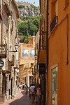 Nog een straatje in het centrum met in de verte trompe l’oeil