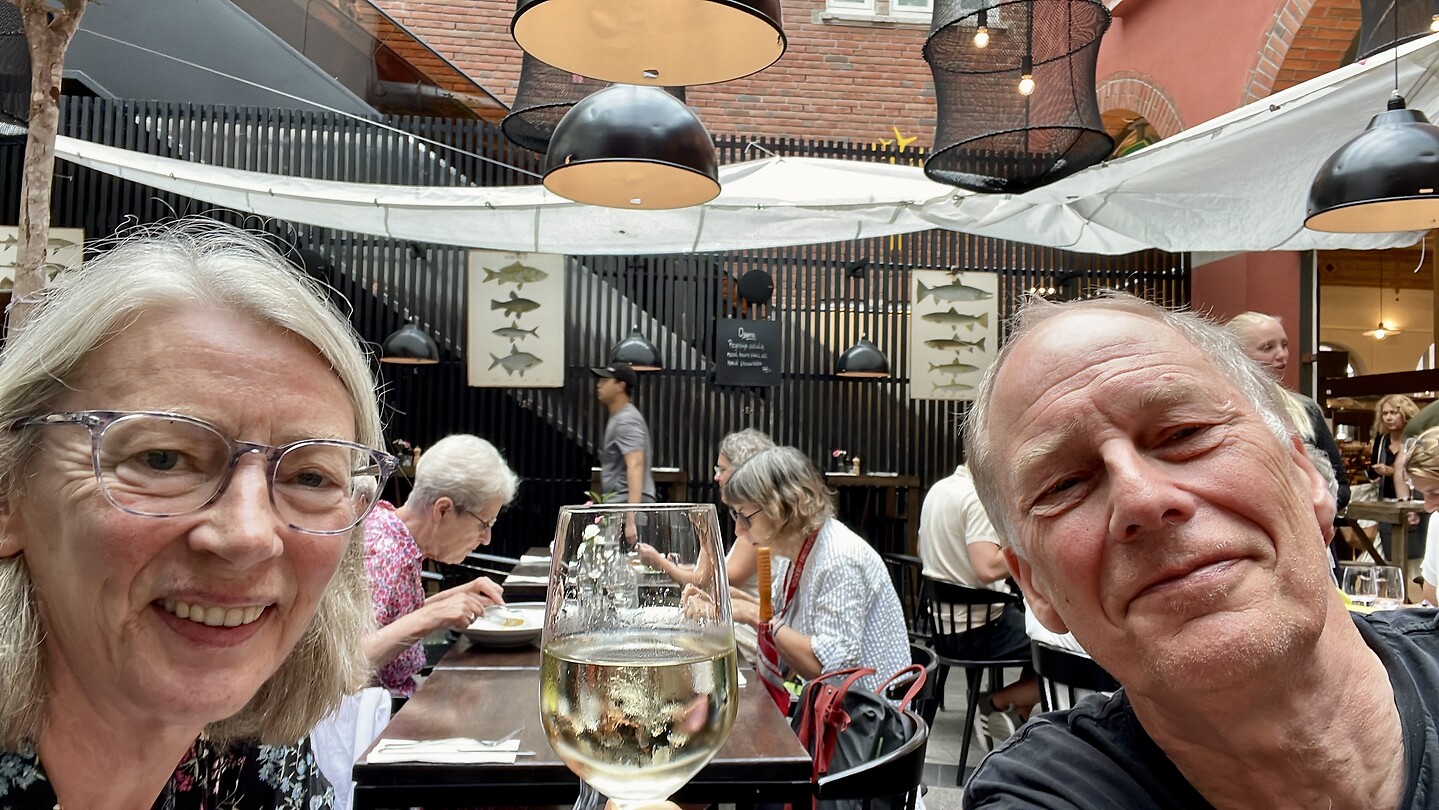 Lunchen in Lund - het witte wijntje was na de blaastest ;)