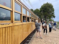 Korte stop om de retourtrein erlangs te laten voor we de tunnel indoken om af te dalen naar Sóller