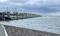 Oosterscheldekering vanaf Neeltje Jans