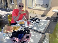 Lunchen in de schaduw, simpel maar best lekker
