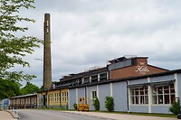 De glasfabriek domineert het plaatsje Kosta