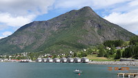 Vakantiehuisjes aan het Lustrafjord