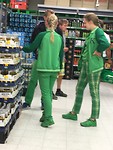 Prachtige bedrijfskleding van de KIWI medewerkers