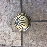 Camino verwijzing in de straat
