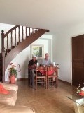Lunch in onze woonkamer van de Refusio