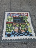 Voor het postzegelmuseum