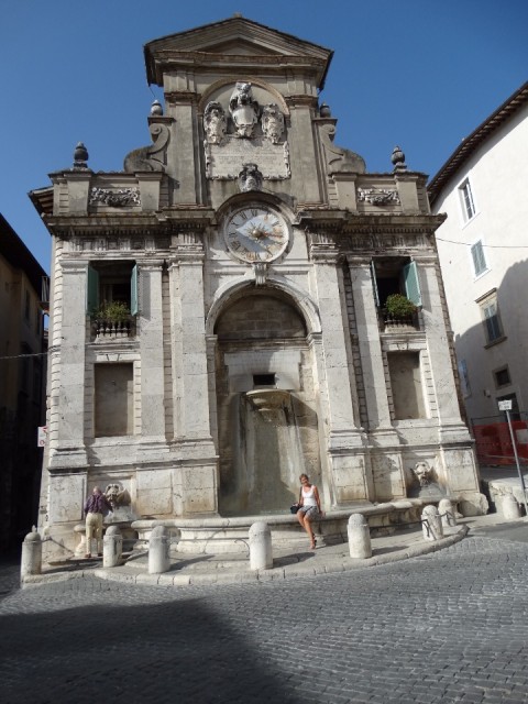 Fontein op piazza del mercato