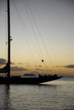 zonsondergang en kijken naar de cruiseboten die voorbij komen