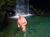 Onder de waterval