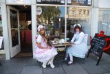 Alice in Wonderland bij the Mad hatter tearoom