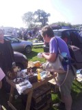 ingespannen werk op de car boot sale
