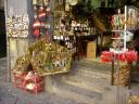 Een straat vol kerststallen in Napels