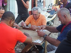 Domino spelen op straat