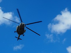 Helicopter boven het transport