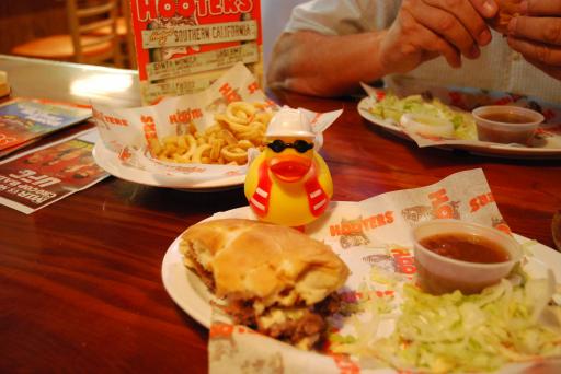 Duck de bouwer bij Hooters