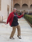 Henk met een Aziatisch pose