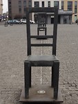 Monument van de lege stoelen
