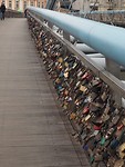 slotjes op de brug van geliefden