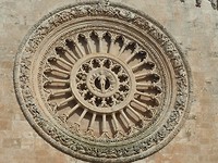 Prachtige roosvensters bij de kathedraal