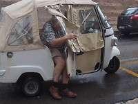 Henk getild door een Italiaan