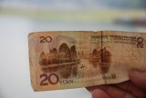 20 Yuan biljet met de karstbergen