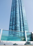 whirlpool met daarachter een nog hoger gebouw (70 verdiepingen)