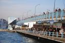 Vissen vanaf de Galata brug