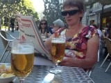 Even krantje lezen op terras!
