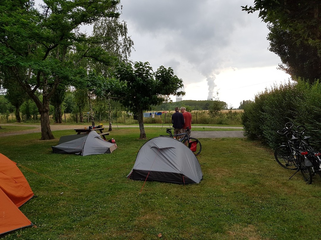 camping in Valence met uitzicht op kerncentrale