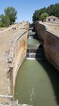 sluis in Canal de Castillio leidt rivierwater om voor irrigatie