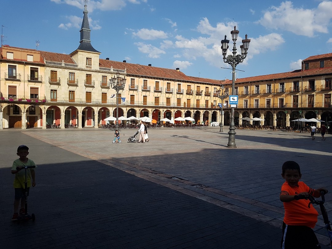 plaza Mayor, Leon | Foto | van Amersfoort naar Santiago