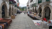 straatje met arcades in Portomarin