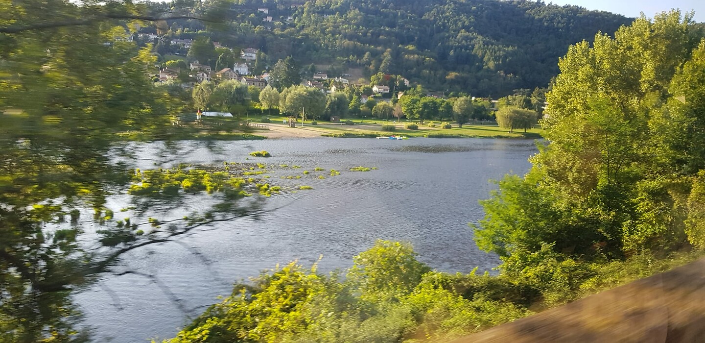 Treinreis loopt langs de Rhône