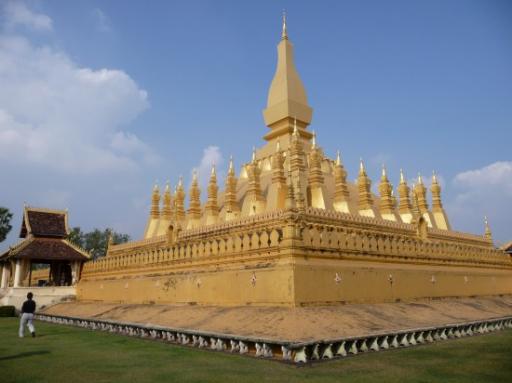 Pha That Luang (2)
