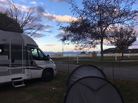 Onze camper en Denise haar tent