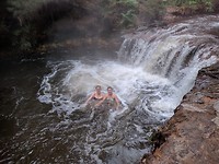 Els en Denise in Kerosene creek