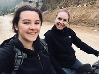 Op de scooter