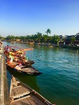 Gekleurde bootjes in Hoi An