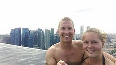In het zwembad van Marina Bay Sands