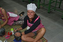 Marije tijdens de kookcursus