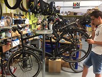 Fiets bij fietsenmaker.