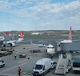 Istanbul Airport,  drukke bedoening.