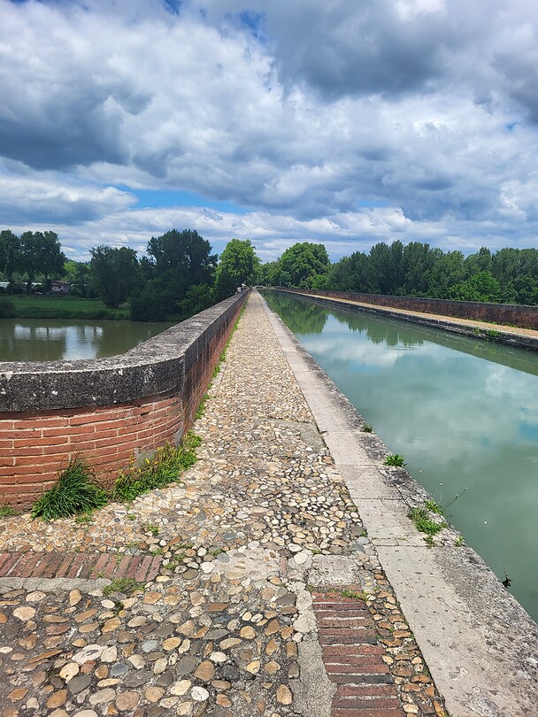 Pont du canal over Tarn