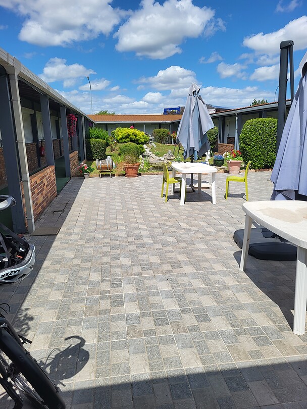 Patio hotel Jardins d' Epone
