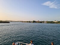 Op de Pelikaan Express, richting Spaanse Water