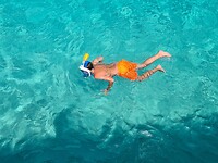 Hidde en zijn favoriete activiteit in het water