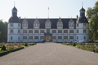 Dit is de ene kant van Schloss Neuhaus bij Paderborn....