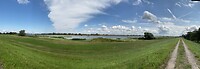 Elbe panorama. Het pad rechts is onze fietsroute.