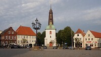 Het centrale marktplein van Glückstadt.